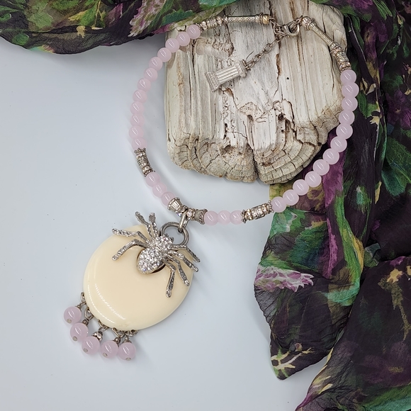 Natural Stones Rose Quartz Spider 🕷 Pendant Jewelry Silver Necklace - Picture 10 of 11